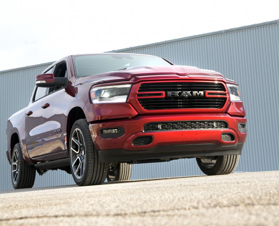  Ram 1500 Sport Crew Cab (DT) 2018 года  (CA) (фото 37 из 40)